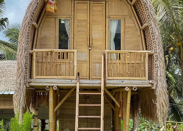 Kawig Bamboo House - Ricefield View, Eco Bamboo Tampaksiring