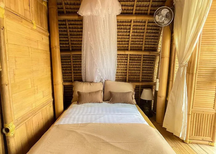 Kawig Bamboo House - Ricefield View, Eco Bamboo Ferienhaus Tampaksiring