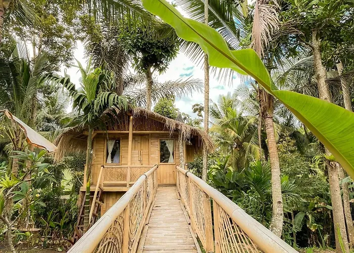 Kawig Bamboo House - Ricefield View, Eco Bamboo Ferienhaus Tampaksiring