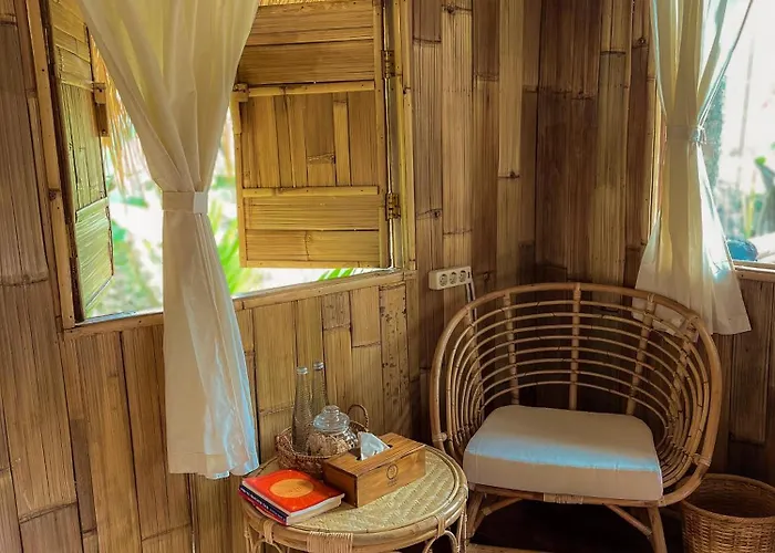 Kawig Bamboo House - Ricefield View, Eco Bamboo Ferienhaus Tampaksiring