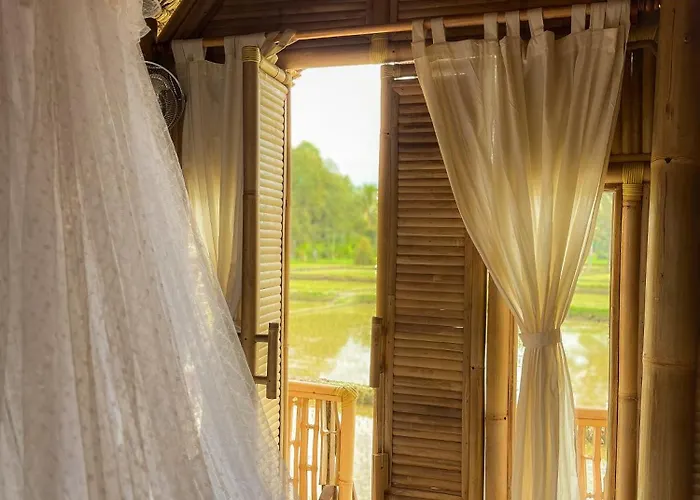 Kawig Bamboo House - Ricefield View, Eco Bamboo