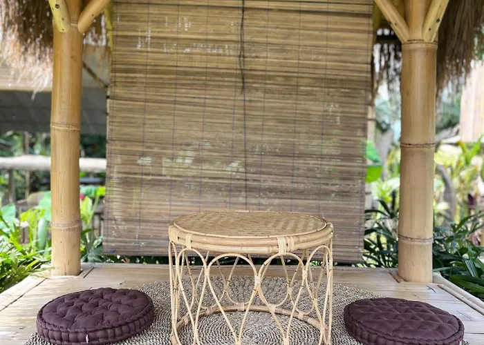 Kawig Bamboo House - Ricefield View, Eco Bamboo Tampaksiring