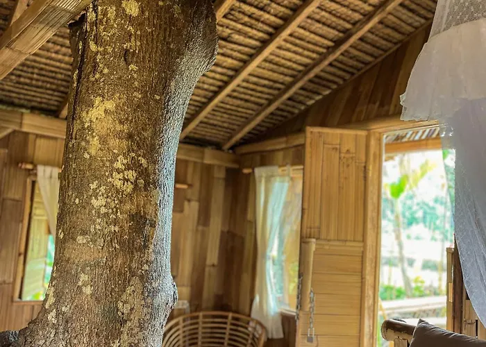 Kawig Bamboo House - Ricefield View, Eco Bamboo Ferienhaus Tampaksiring